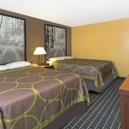Super 8 By Wyndham Janesville Exterior photo