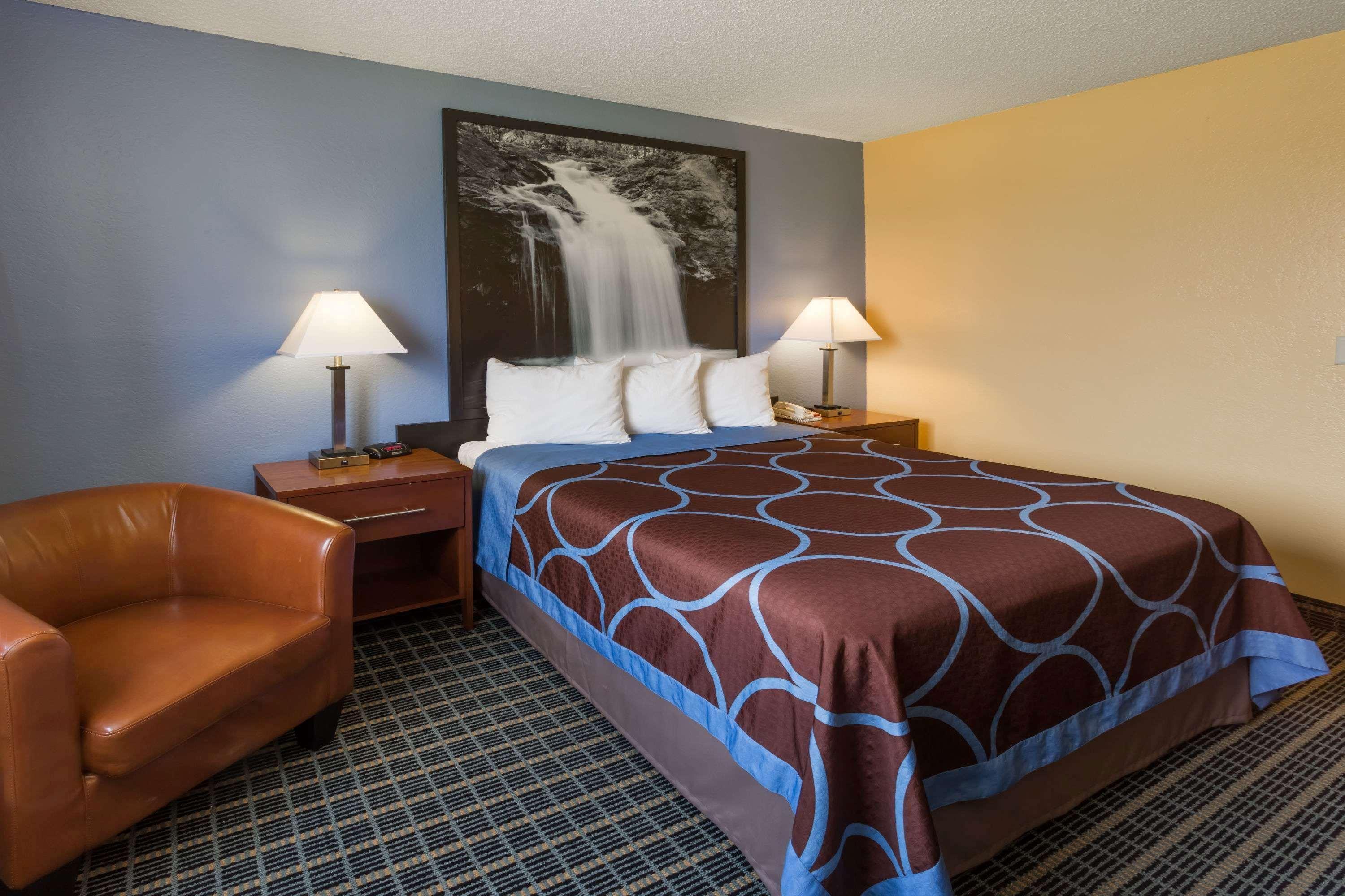 Super 8 By Wyndham Janesville Exterior photo
