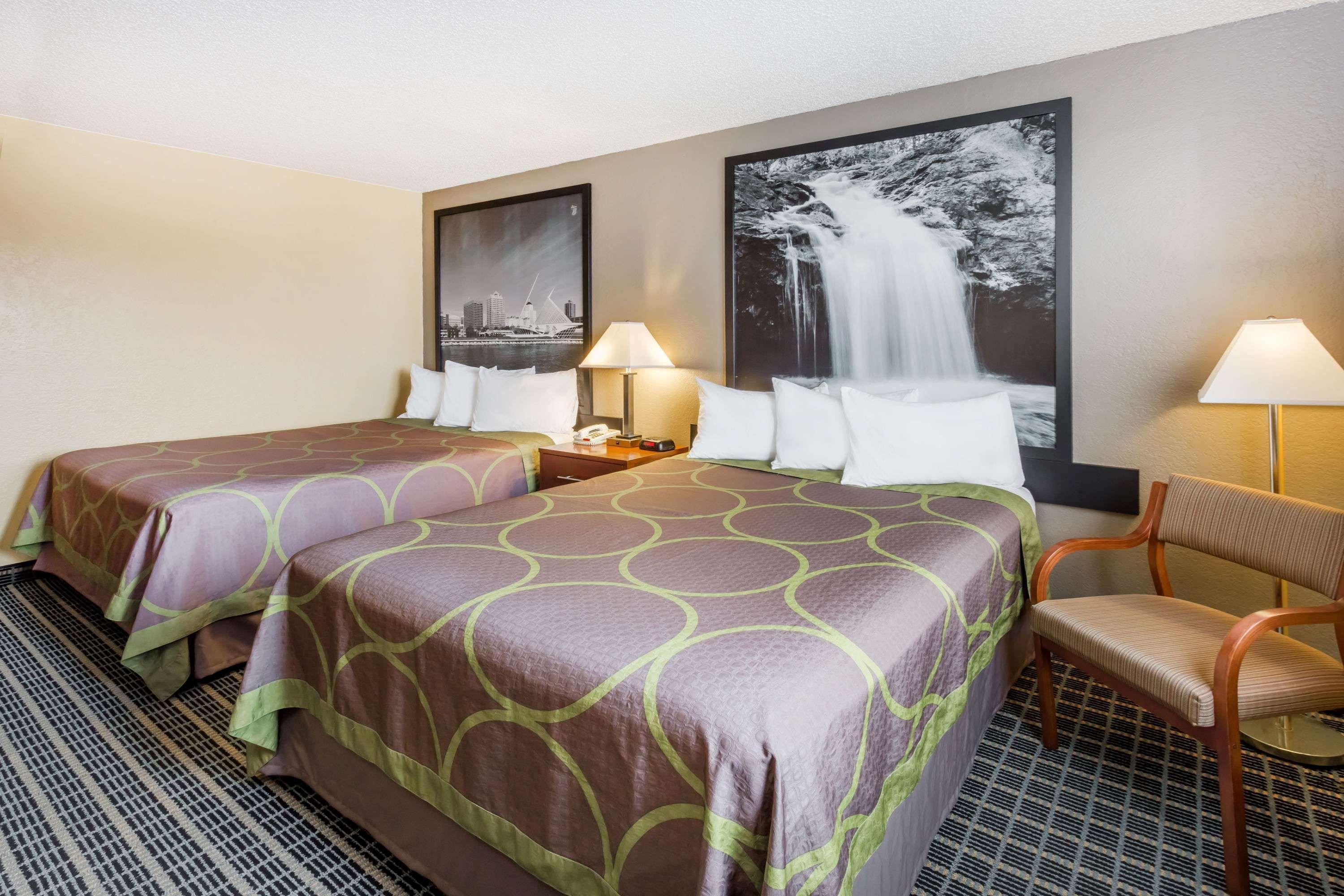 Super 8 By Wyndham Janesville Exterior photo