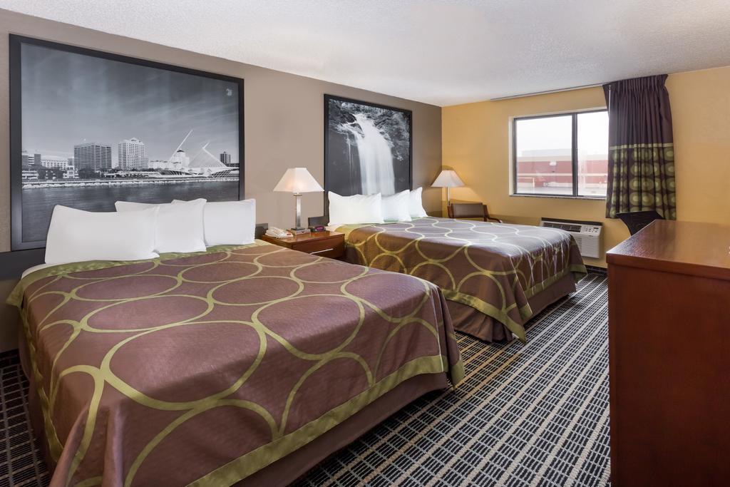 Super 8 By Wyndham Janesville Exterior photo