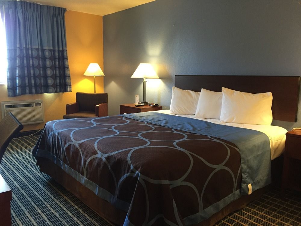 Super 8 By Wyndham Janesville Exterior photo