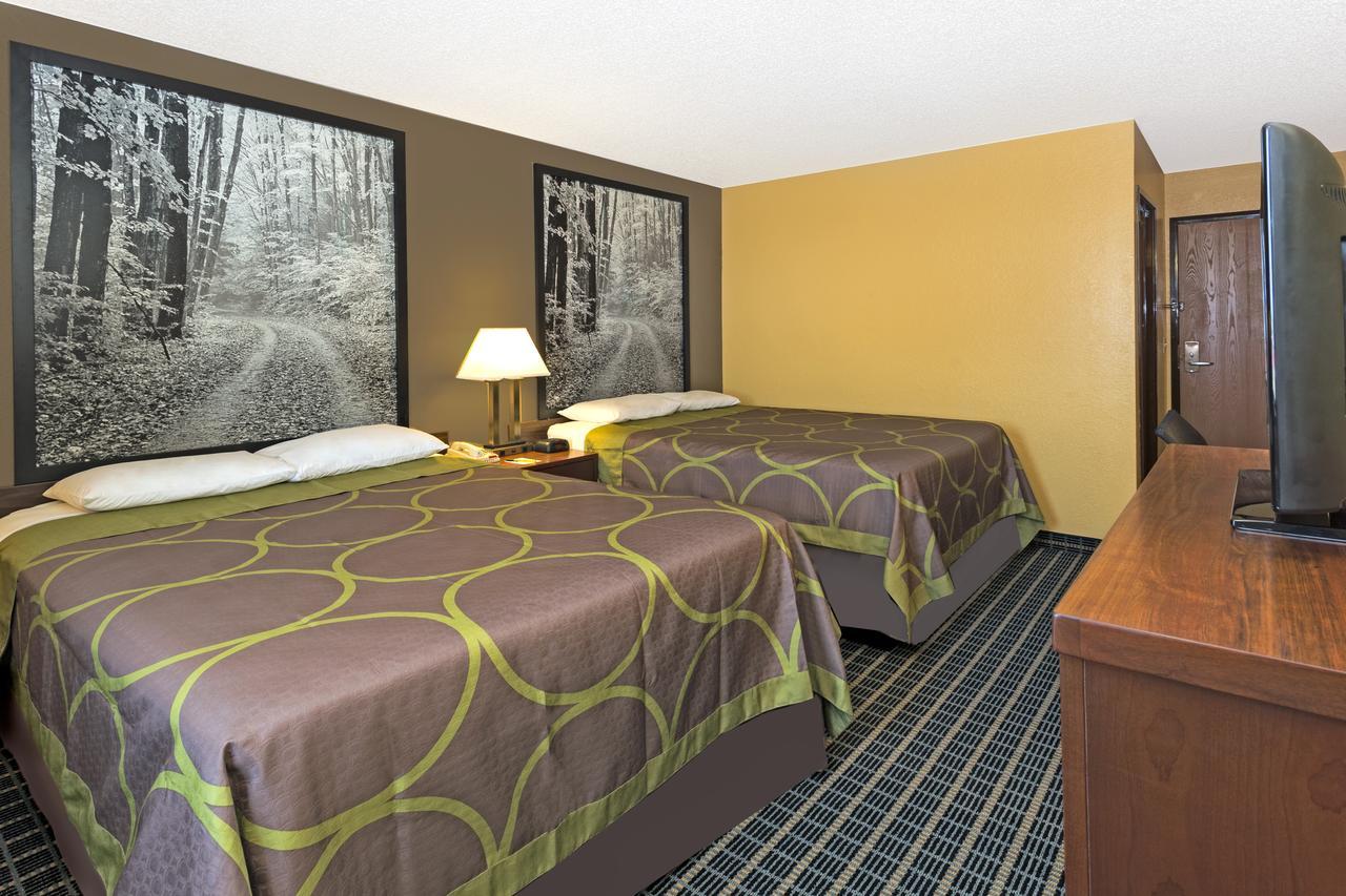Super 8 By Wyndham Janesville Exterior photo